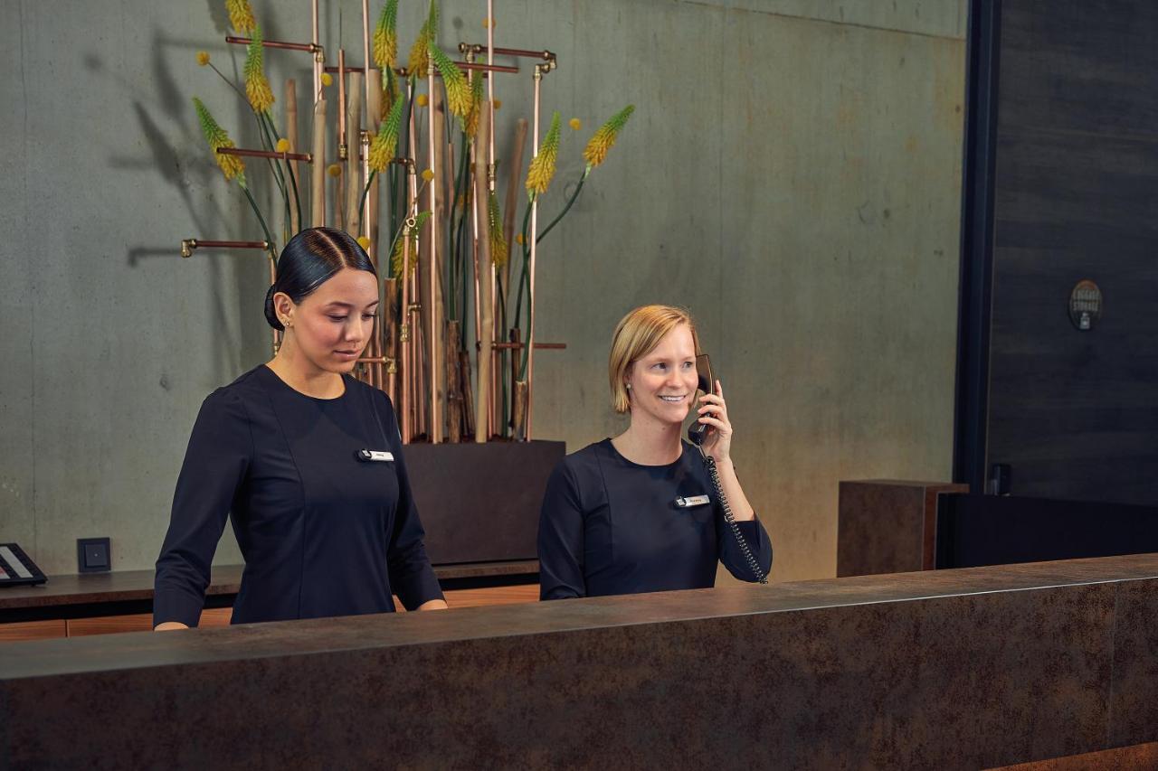 Inntel Hotels Amsterdam Landmark Экстерьер фото Reception desk