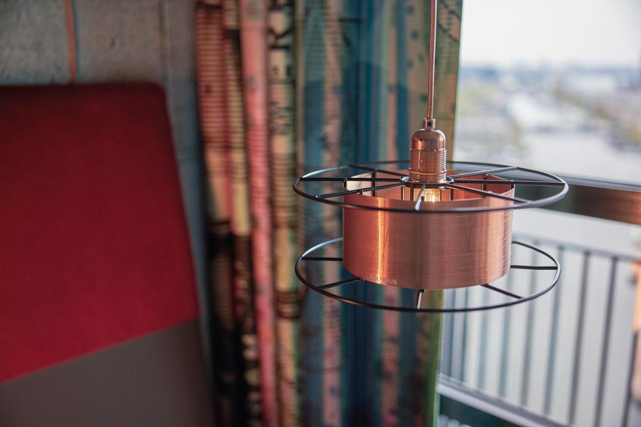 Inntel Hotels Amsterdam Landmark Экстерьер фото "The lamp is a work of art"