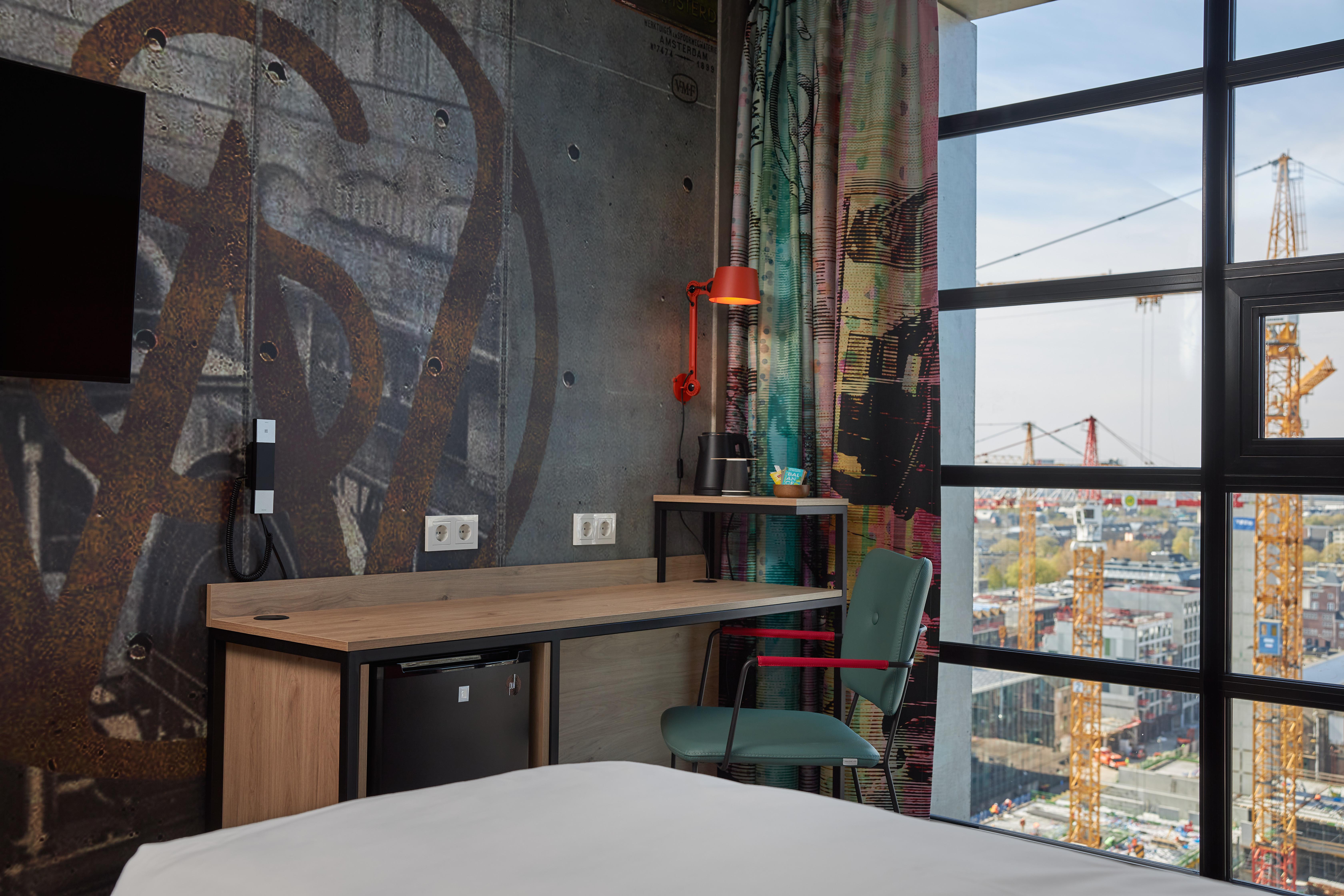 Inntel Hotels Amsterdam Landmark Экстерьер фото The interior of the room