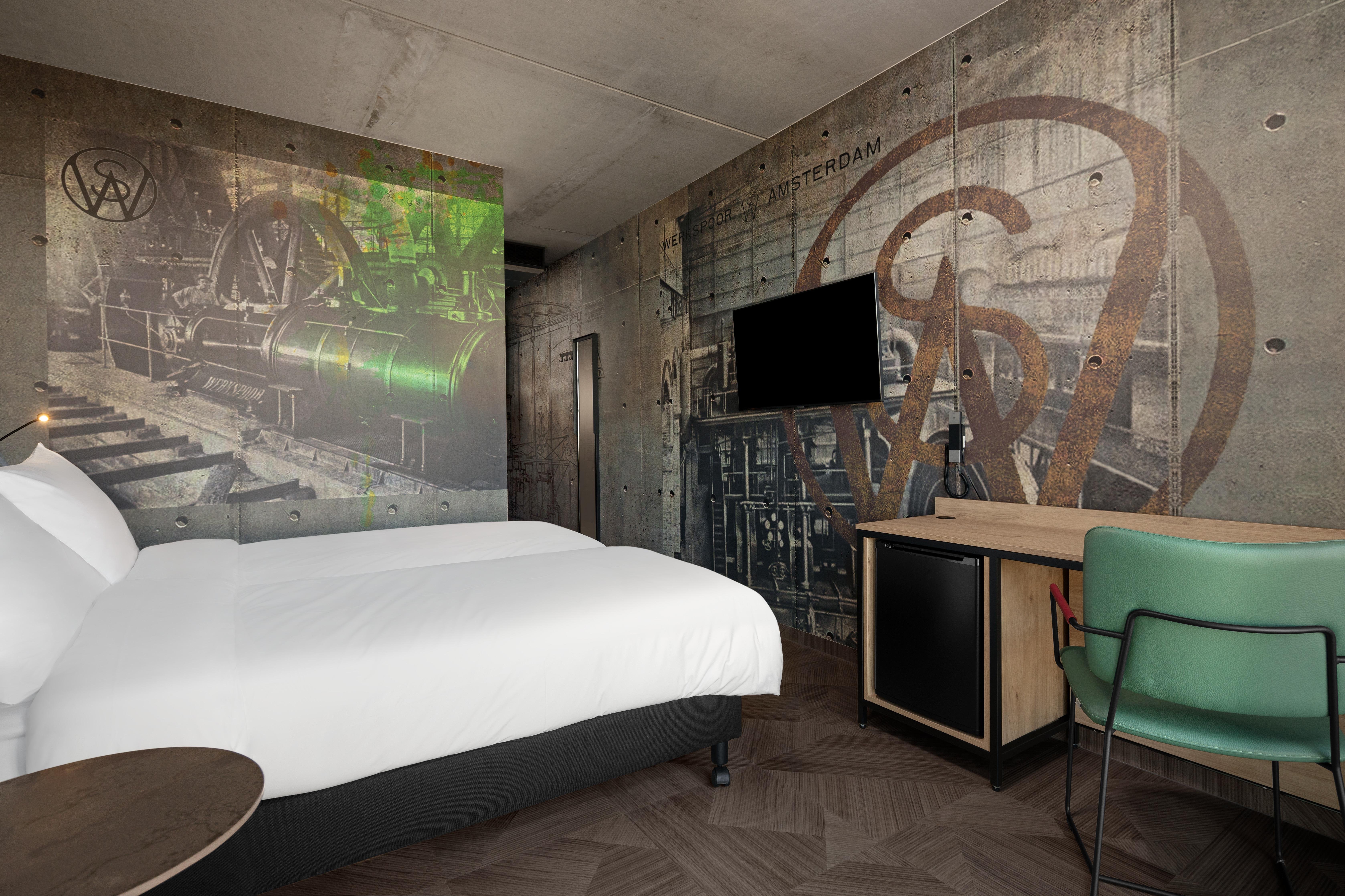 Inntel Hotels Amsterdam Landmark Экстерьер фото The interior of a room at the hotel